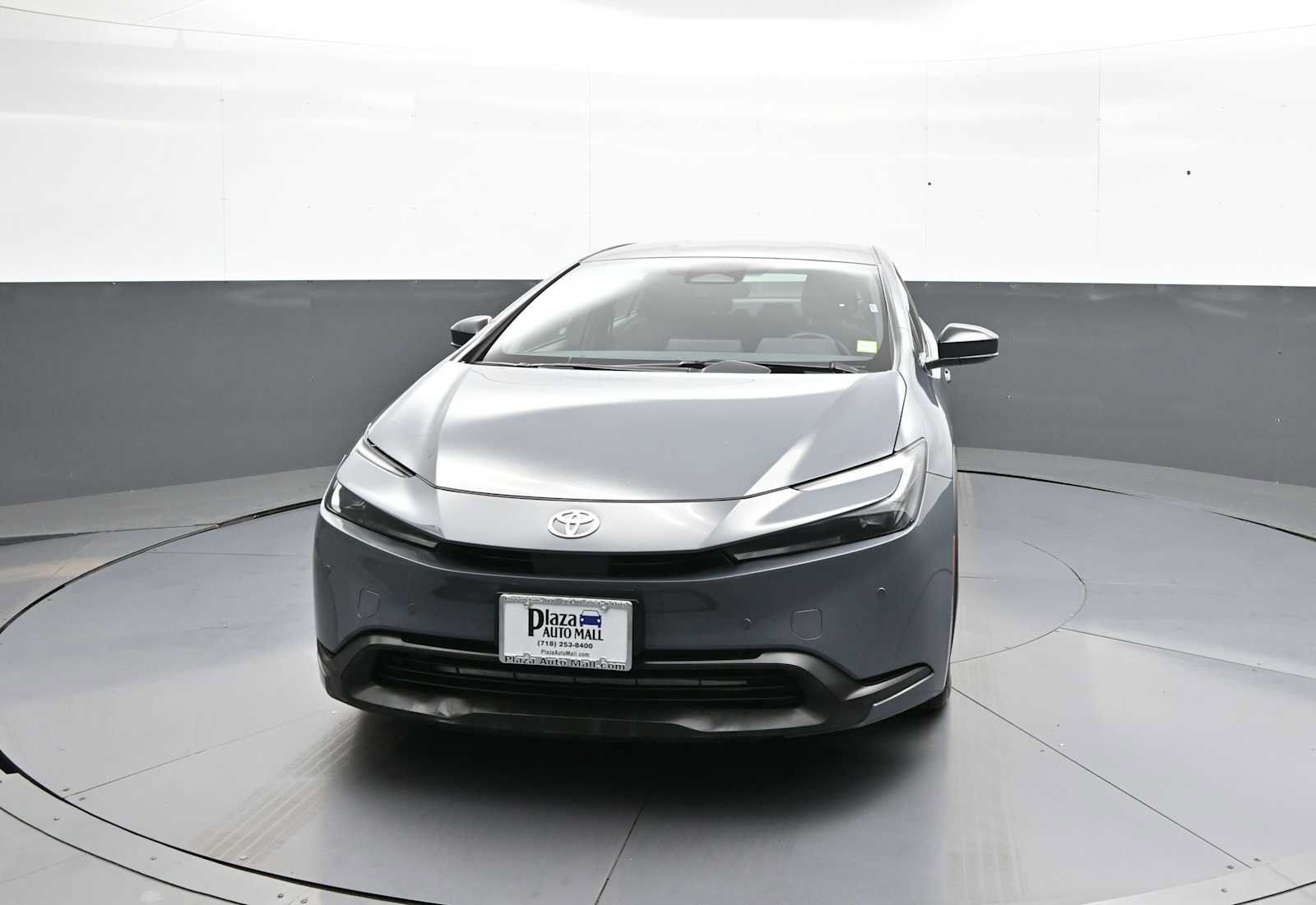 Used 2025 Toyota Prius LE FWD image 2