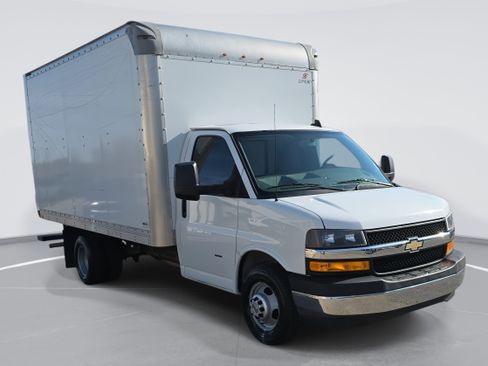 Used 2018 Chevrolet Express 3500 w/ Power Convenience Package image 3