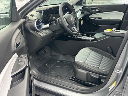 New 2025 Chevrolet Trax LT w/ Driver Confidence Package image 9