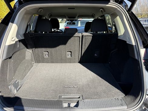 Used 2024 Nissan Rogue SV image 7