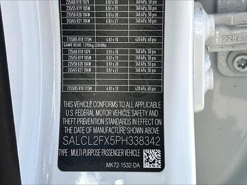 Used 2023 Land Rover Discovery Sport SE R-Dynamic image 32