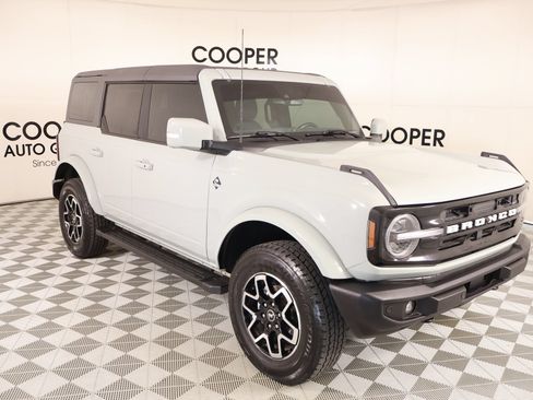 Used 2024 Ford Bronco Outer Banks AWD/4WD image 1