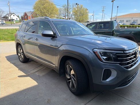 Used 2024 Volkswagen Atlas SEL image 1