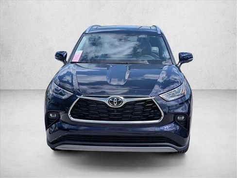 New 2026 Toyota Highlander Platinum image 6