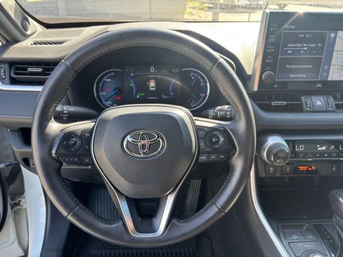 Used 2022 Toyota RAV4 XSE AWD/4WD image 16