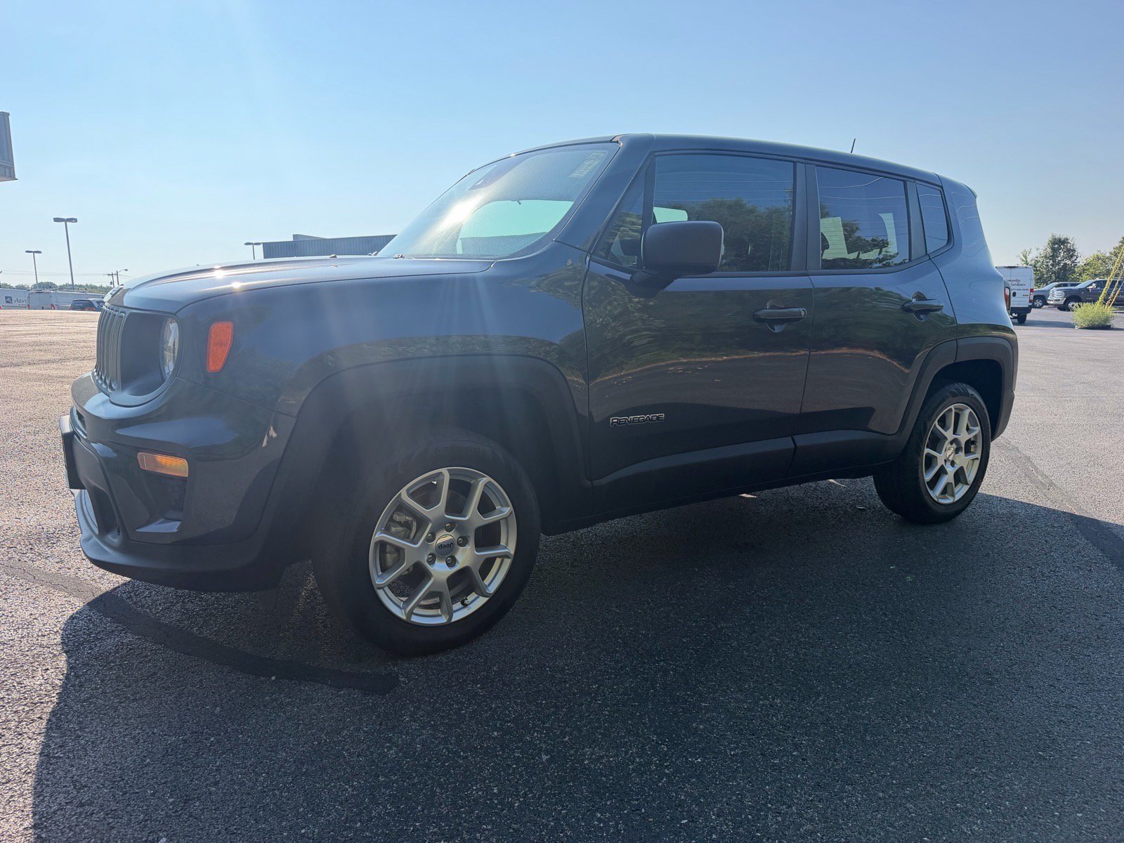Used 2023 Jeep Renegade Latitude AWD/4WD image 8