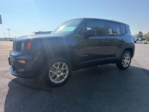 Used 2023 Jeep Renegade Latitude AWD/4WD image 8