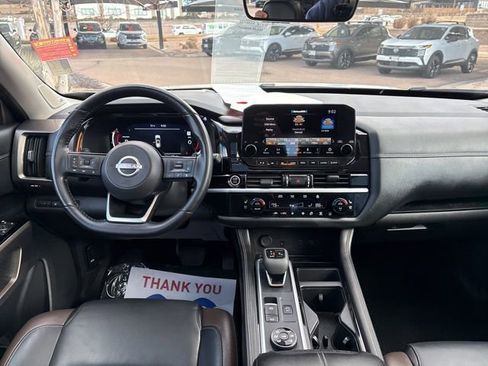 Used 2024 Nissan Pathfinder Platinum w/ Cargo Package image 28