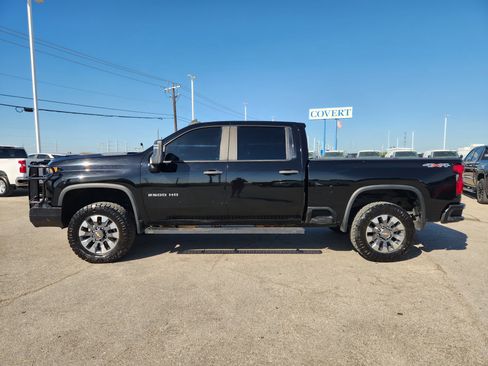 Used 2021 Chevrolet Silverado 2500 Custom w/ Custom Value Package AWD/4WD image 4