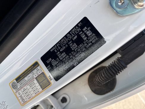 Used 2025 Kia Soul LX w/ LX Technology Package FWD image 22