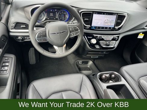 New 2026 Chrysler Pacifica Select image 9