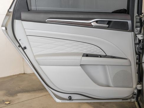 Certified 2018 Ford Fusion Energi Platinum FWD image 39