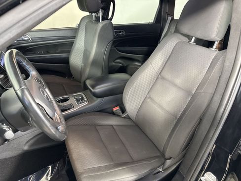 Used 2019 Jeep Grand Cherokee Laredo image 20