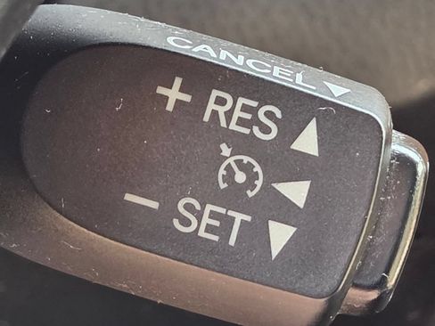 Used 2015 Toyota RAV4 Limited AWD/4WD image 17