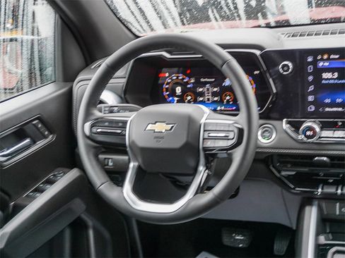 Used 2025 Chevrolet Colorado LT w/ LT Convenience Package image 16