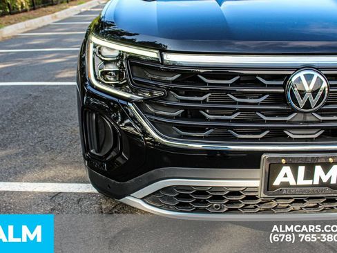 Used 2025 Volkswagen Atlas Cross Sport SE AWD/4WD image 9
