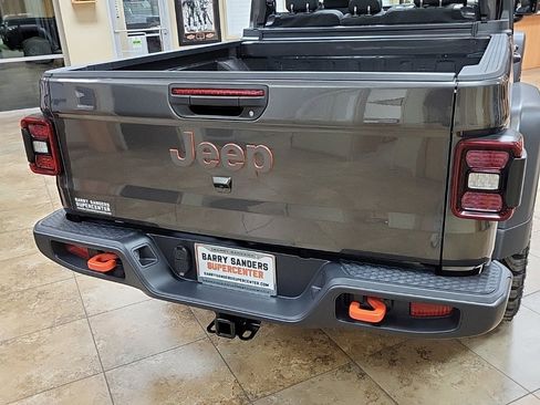 New 2025 Jeep Gladiator Mojave image 12
