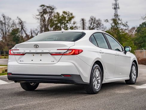 Used 2025 Toyota Camry SE image 7