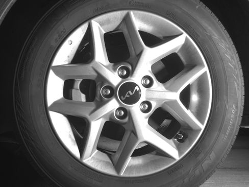 Used 2025 Kia Soul LX w/ LX Technology Package FWD image 12