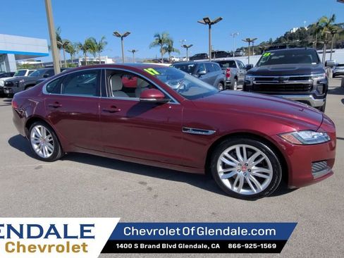 Used 2017 Jaguar XF Prestige image 2