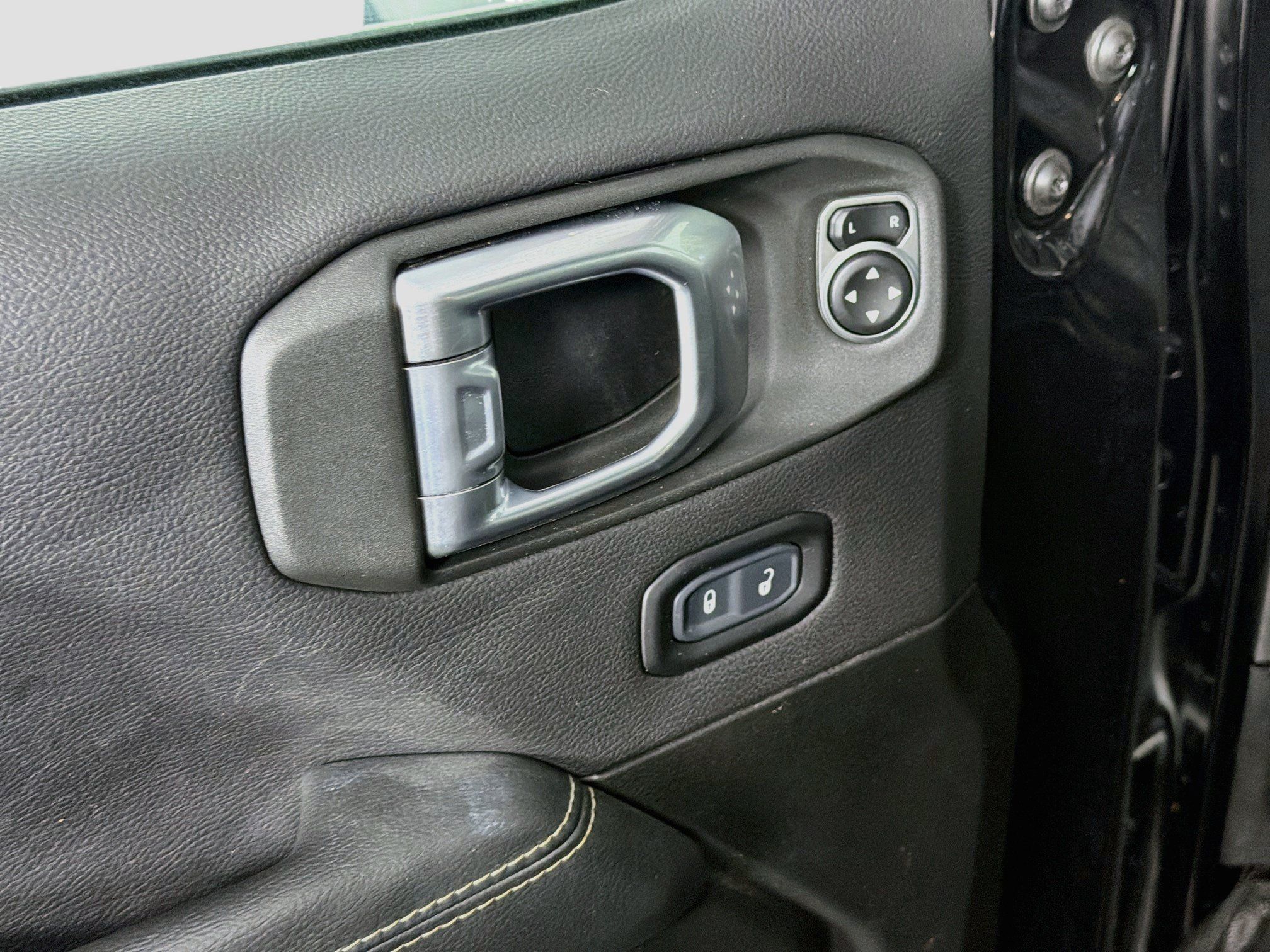 Used 2023 Jeep Wrangler Unlimited Sahara w/ Cold Weather Group AWD/4WD image 15