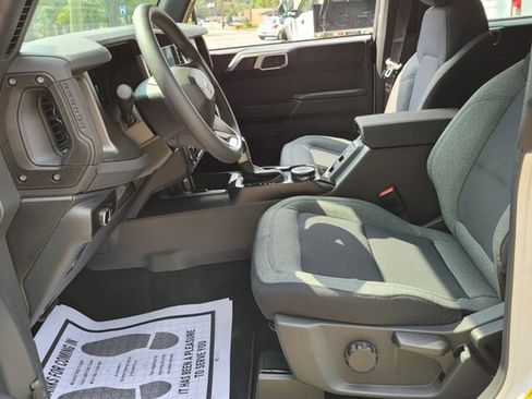 New 2025 Ford Bronco Base image 5