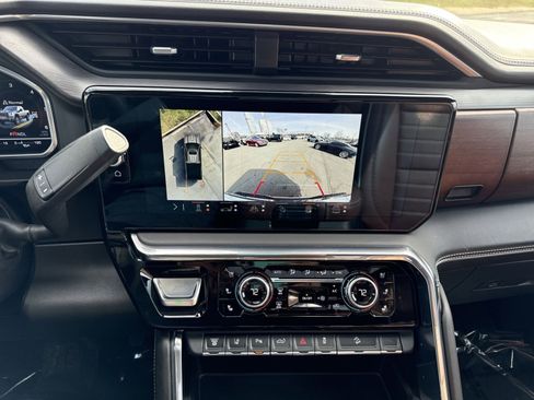 Used 2024 GMC Sierra 2500 Denali Ultimate image 19