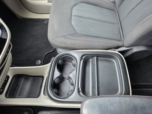 Used 2020 Chrysler Pacifica Touring w/ Advanced Safetytec Group FWD image 47