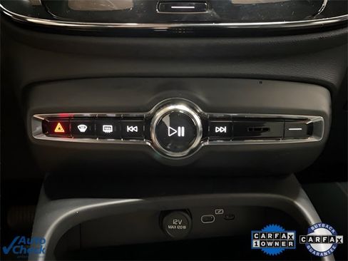 Used 2025 Volvo XC40 B5 Core image 44