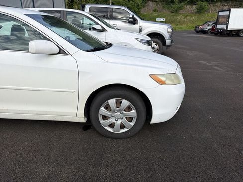 Used 2009 Toyota Camry FWD image 2