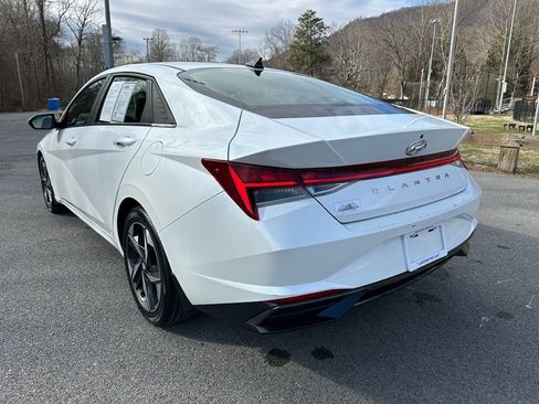 Used 2022 Hyundai Elantra SEL w/ Convenience + Premium Package image 6