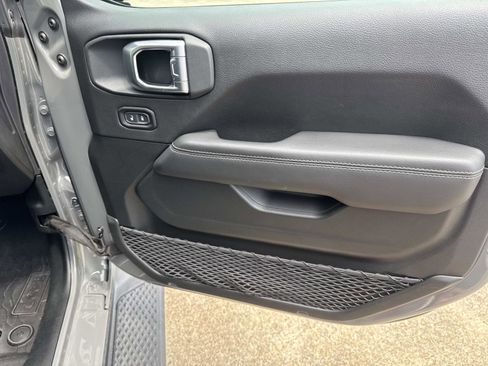 Used 2020 Jeep Gladiator Overland w/ Trailer Tow Package image 13