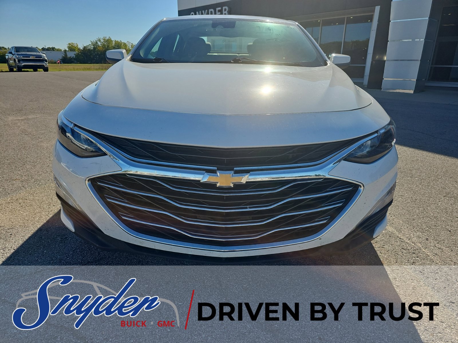 Used 2023 Chevrolet Malibu LT FWD image 2