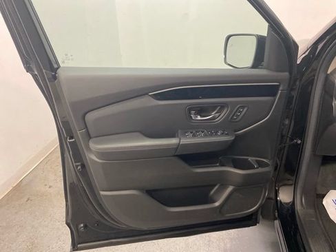 Used 2025 Honda Pilot EX-L image 18