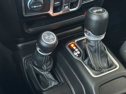 Used 2024 Jeep Wrangler Unlimited Sahara AWD/4WD image 28
