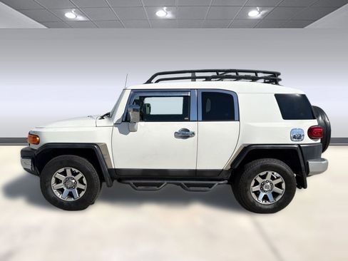 Used 2014 Toyota FJ Cruiser 4WD w/ Upgrade Package image 2