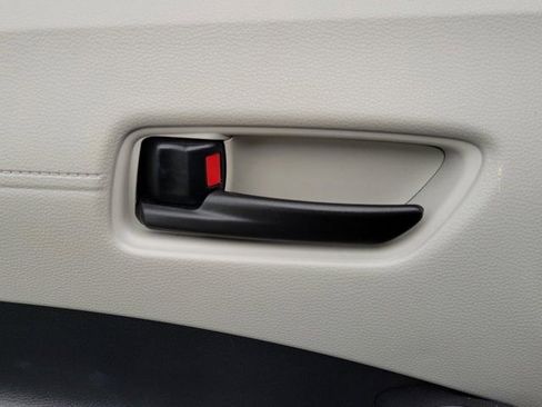 Used 2025 Toyota Corolla Cross L image 14