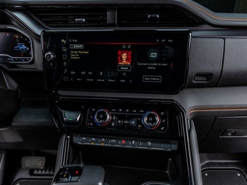 Used 2024 GMC Sierra 1500 AT4 w/ Technology Package image 21