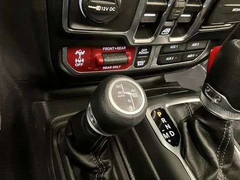 Used 2025 Jeep Wrangler Unlimited Rubicon 4xe w/ Convenience Group AWD/4WD image 41