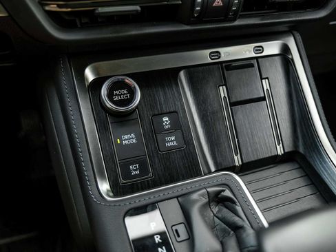 Used 2025 Lexus GX 550 w/ Accessory Package (Z1) AWD/4WD image 21
