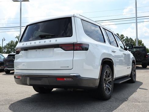 Used 2022 Jeep Wagoneer Series III AWD/4WD image 6