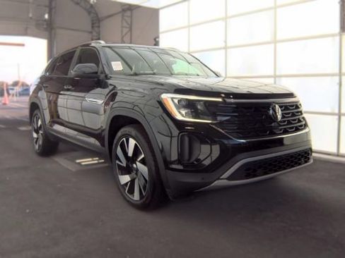 Used 2025 Volkswagen Atlas Cross Sport SE FWD image 1