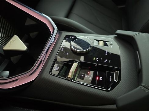 Used 2025 BMW X3 xDrive30i w/ Premium Package image 28