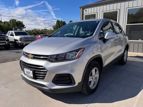 Used 2018 Chevrolet Trax LS AWD/4WD image 3