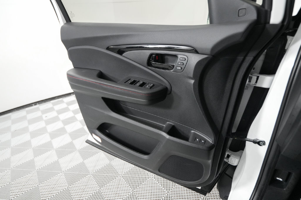 Used 2025 Honda Passport Black Edition image 12