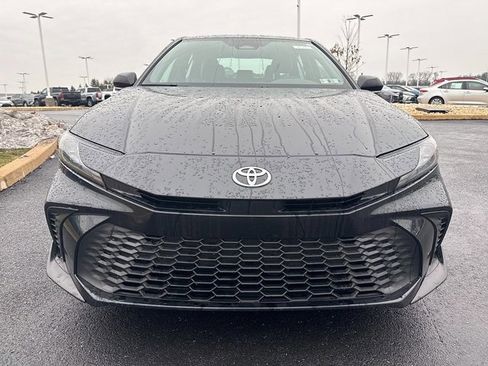 Used 2025 Toyota Camry SE image 2