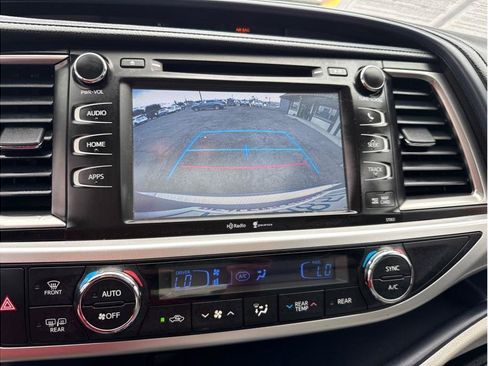 Used 2015 Toyota Highlander XLE FWD image 28