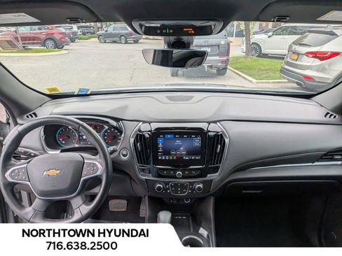Used 2023 Chevrolet Traverse LT w/ LT Premium Package AWD/4WD image 6