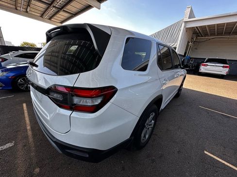 Used 2025 Honda Pilot EX-L image 16
