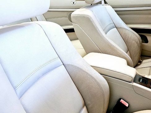 Used 2011 BMW 335i Convertible image 33